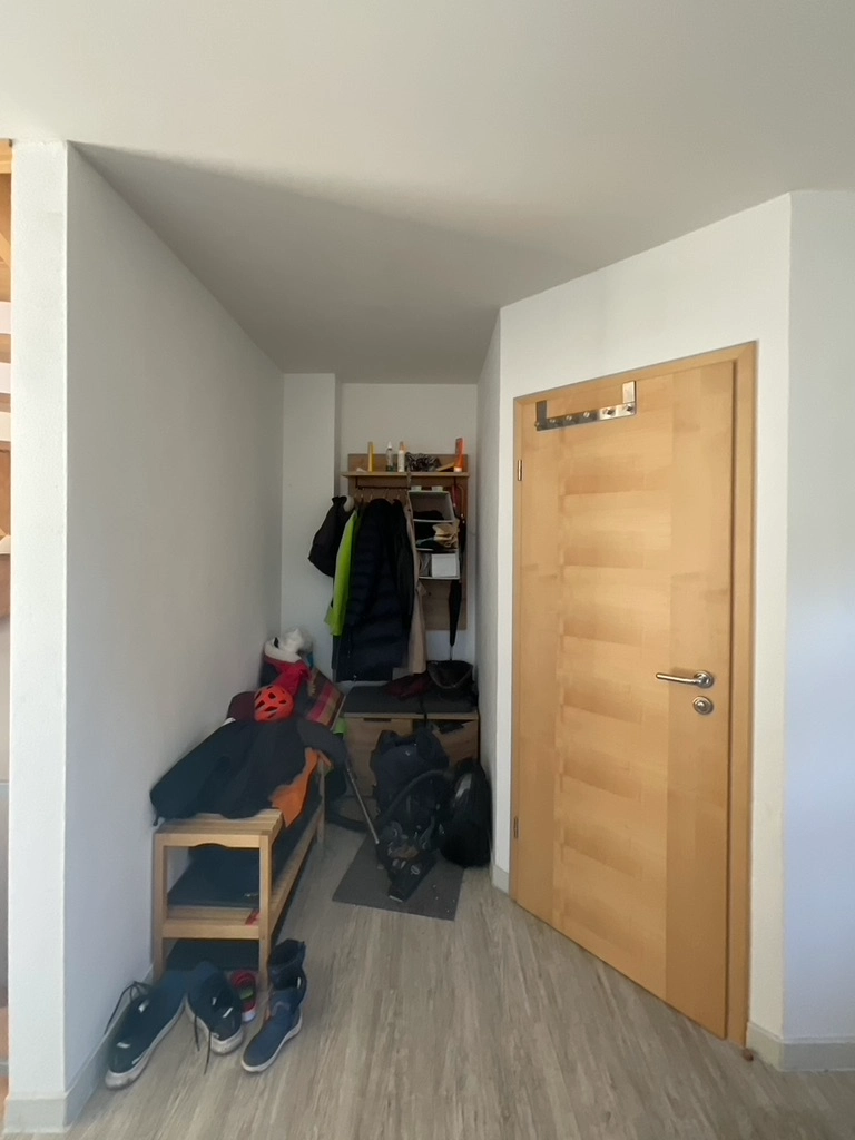 Privatwohnung_Umgestaltung_Flur_vorher_01